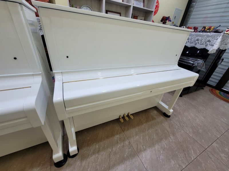  電鋼琴跟中古鋼琴一樣怕潮濕嗎? 